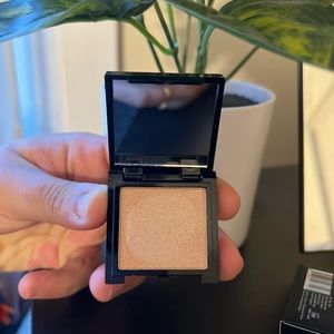 Pressed Eyeshadow, Beige color, very cute and shimmery